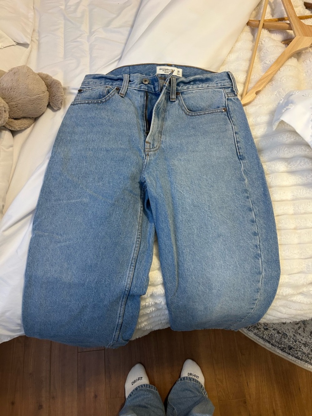 Abercrombie & Fitch Women's Straight Leg Jeans - Medium Blue Wash - Picture 2 of 4